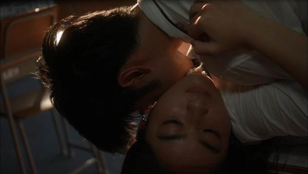 女子高生平祐奈がドラマ『JKは雪女』でエロい太もも、へそ出しセクシーシーン画像