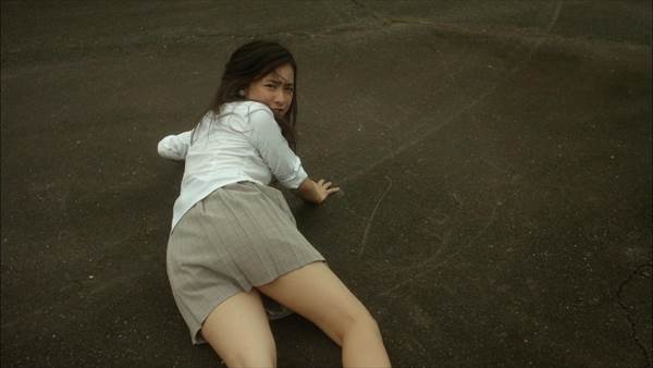 女子高生平祐奈がドラマ『JKは雪女』でエロい太もも、へそ出しセクシーシーン画像