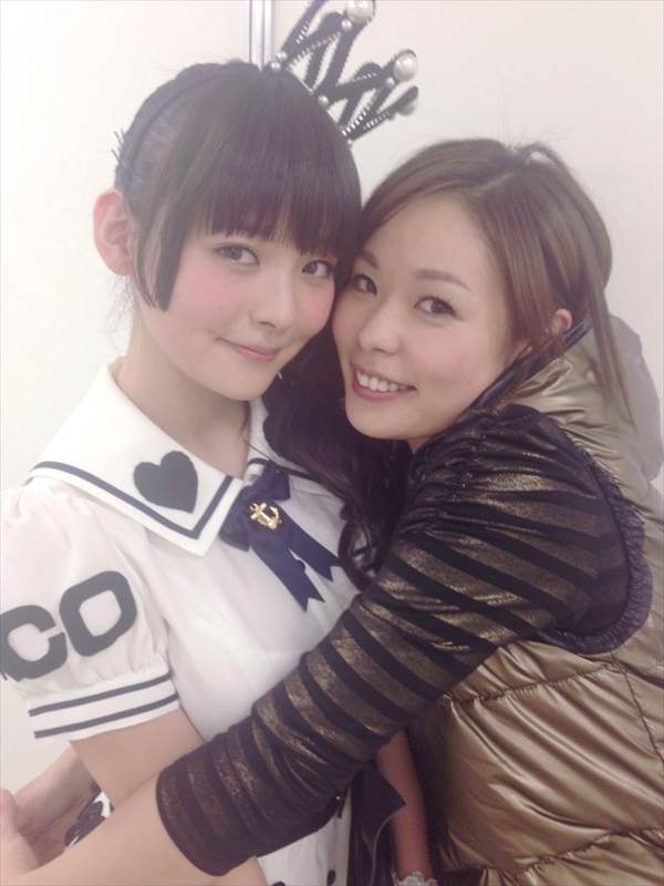 声優上坂すみれの巨乳おっぱいの胸を張ってる画像