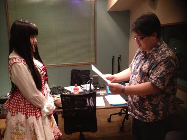声優上坂すみれの巨乳おっぱいの胸を張ってる画像