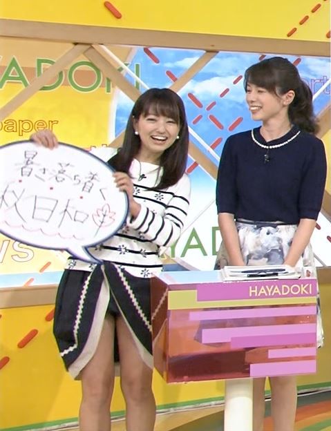 美人お天気キャスター福岡良子がテレビでスカートがめくれてパンチラエロ画像