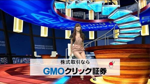 美人お天気キャスター福岡良子がテレビでスカートがめくれてパンチラエロ画像