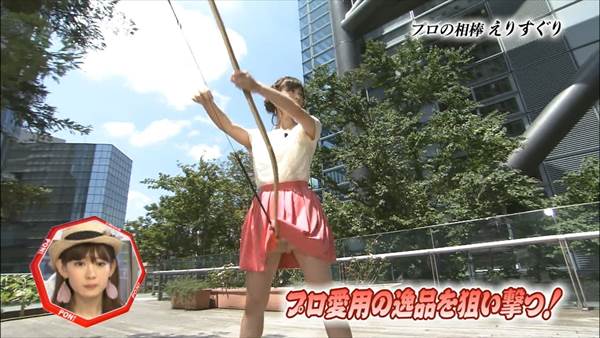 美人お天気キャスター福岡良子がテレビでスカートがめくれてパンチラエロ画像
