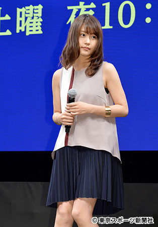 ドラマ「海に降る」で連ドラ初主演の有村架純のノースリーブ衣装画像
