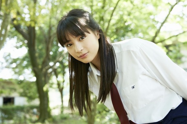 実写映画『ちはやふる』の広瀬すずの女子高生制服姿が像