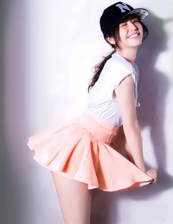 長澤まさみのミニスカートからエロい太もも画像