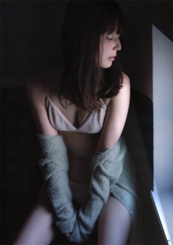 佐々木希のエロいビキニ水着画像「無垢な少女から大人の女へ」