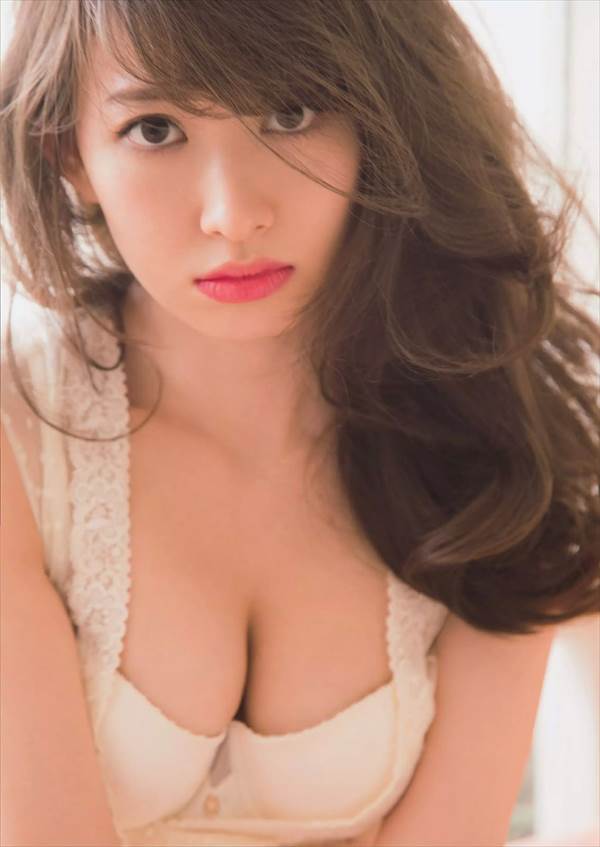 AKB48小嶋陽菜がセクシーナースコスプレで絶対領域チラ見せ画像