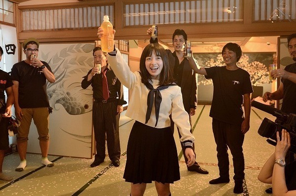 クランクアップした橋本環奈の初主演映画「セーラー服と機関銃」画像