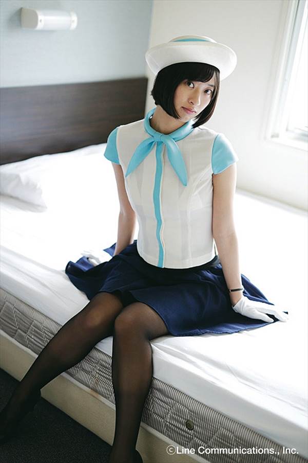 尻職人グラドル倉持由香のエロい黒パンストに白ビキニ水着姿でエロいお尻画像、ＤＶＤ「桃尻三昧」