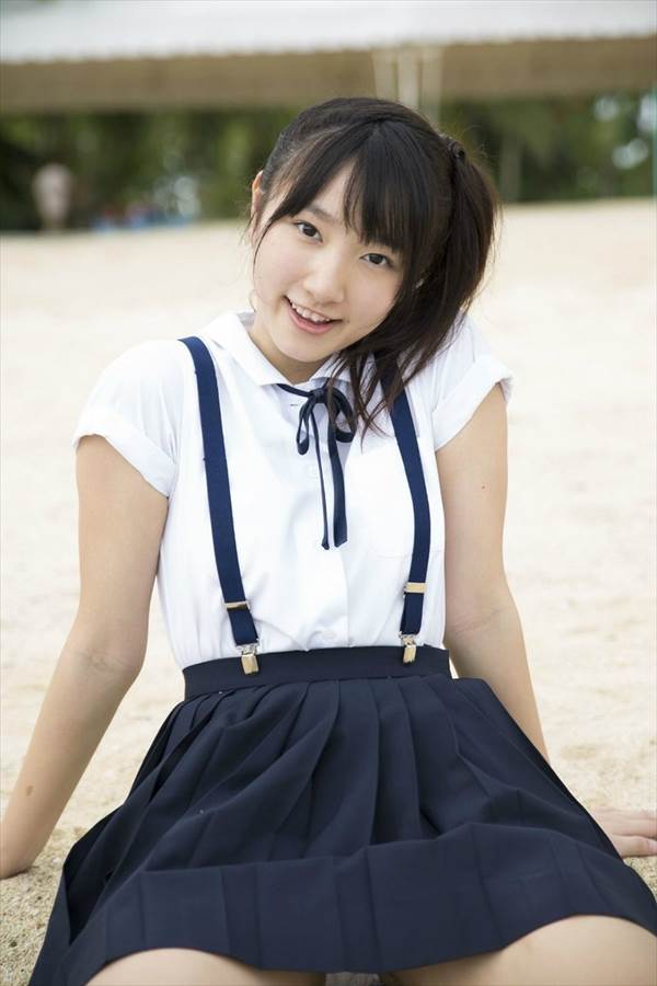 グラドル田中奈々の下乳見えエロいビキニ水着画像