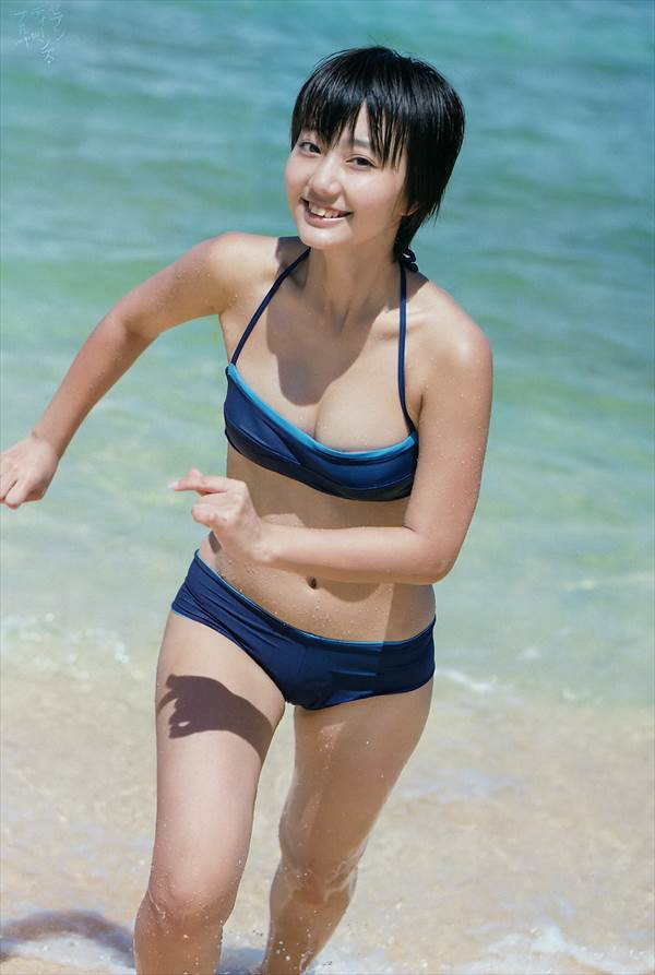 アップアップガールズ新井愛瞳のビキニ水着で入浴中エロ画像