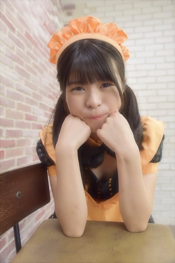 Dカップロリ顔グラドル高村七海の網タイツにミニワンピースからエロい太もも画像「優しくて、一緒にいて安心できる人がいい」