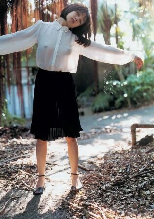 菅野美穂などの芸能人の全裸ヌードでアンダーヘアおっぱいエロ画像