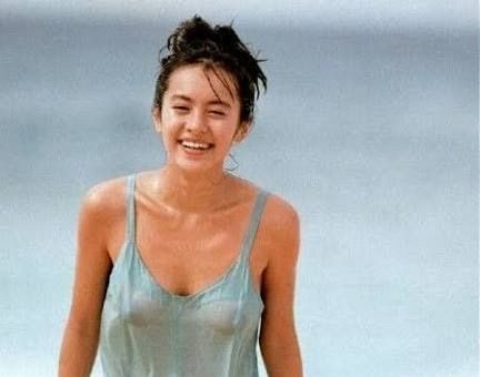 菅野美穂などの芸能人の全裸ヌードでアンダーヘアおっぱいエロ画像