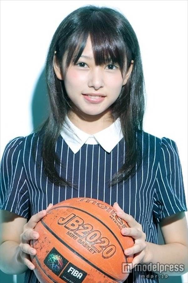 “岡山の奇跡”と呼ばれる女子高生桜井日奈子の制服姿画像