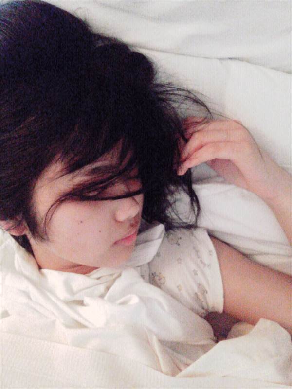 SKE48北野瑠華のビキニ水着姿で寝そべってる画像