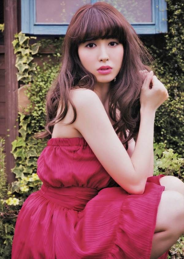 AKB48小嶋陽菜のブラックのショートパンツでエロいお尻に太もも画像「今日はヤンマガの撮影でした」