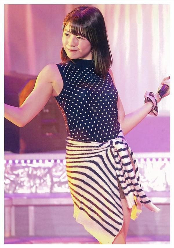 中西香菜のショートパンツからエロい太もも画像