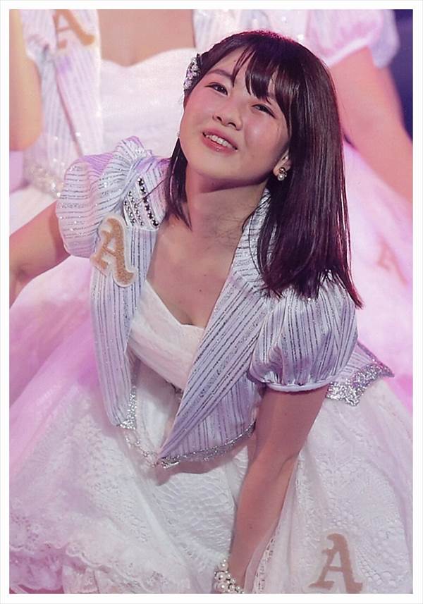 中西香菜のショートパンツからエロい太もも画像