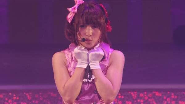 ラブライブ声優の肌着で胸の谷間見えエロ画像