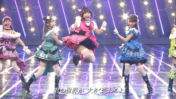 ラブライブ声優の肌着で胸の谷間見えエロ画像