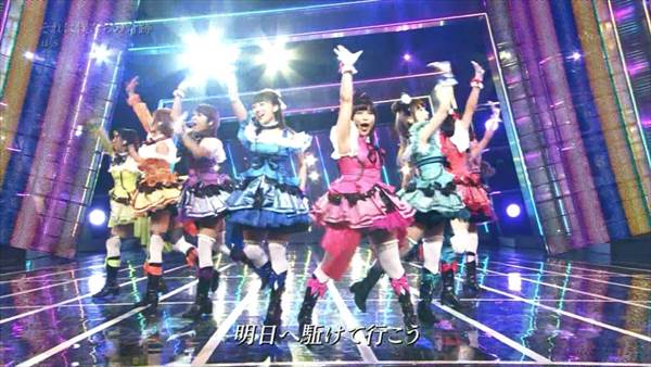 ラブライブ声優の肌着で胸の谷間見えエロ画像