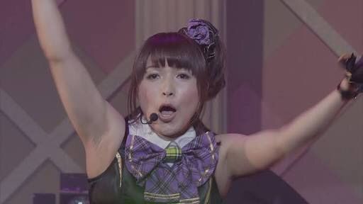 ラブライブ声優の肌着で胸の谷間見えエロ画像