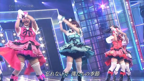 ラブライブ声優の肌着で胸の谷間見えエロ画像