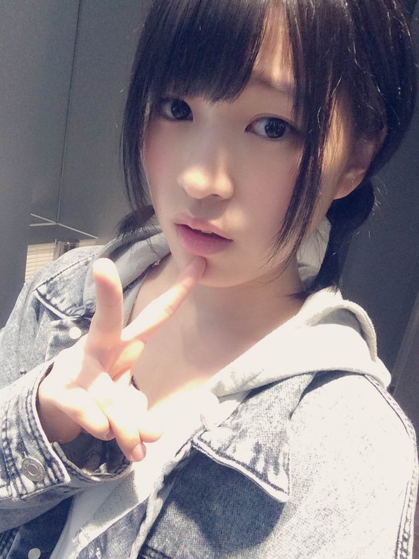 卒業を発表したHKT48梅本泉の縞々ビキニ水着画像「シンガーソングライターになりたい」