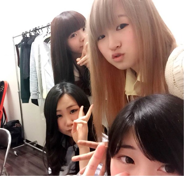 現役女子高生バンド「ЯeaL」の可愛い制服姿画像