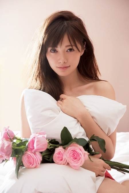 乃木坂46白石麻衣が「週刊ビッグコミックスピリッツ」でセクシー画像