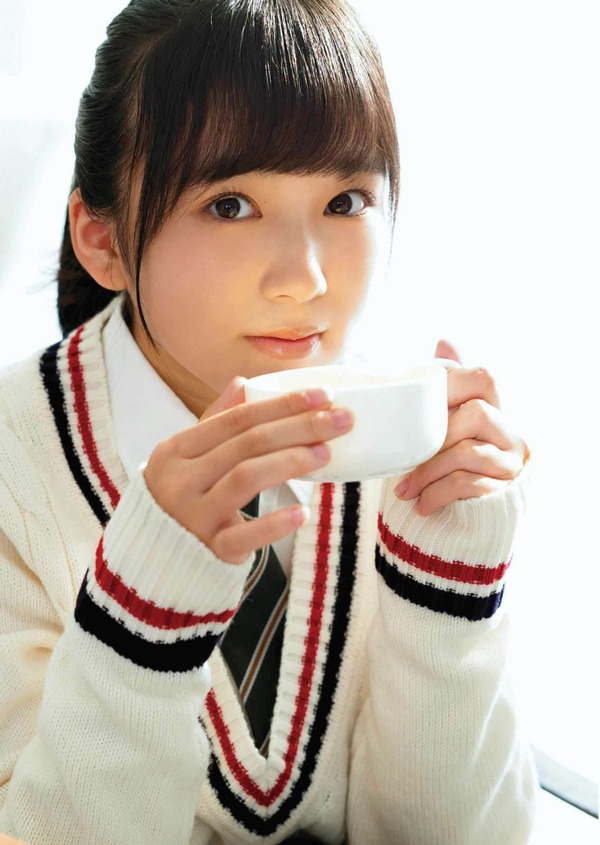 AKB48１４歳・矢吹奈子の可愛い制服姿画像「麻友ちゃんからキスされたり、 パンツの色教えてとか、パンツ見せてとか言われる」