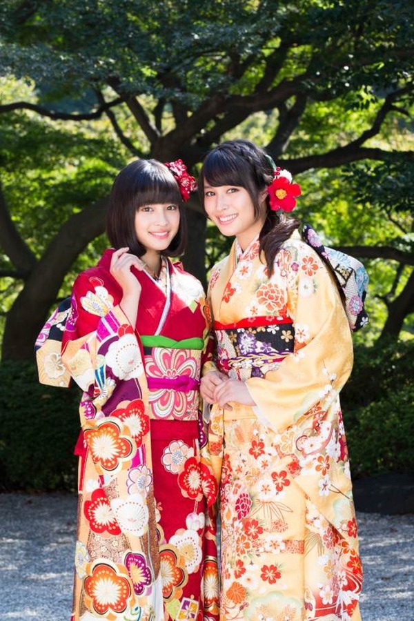 広瀬アリス＆広瀬すず姉妹の振り袖画像「晴れ着姿のすずを見たら、七五三のことを思い出しました」