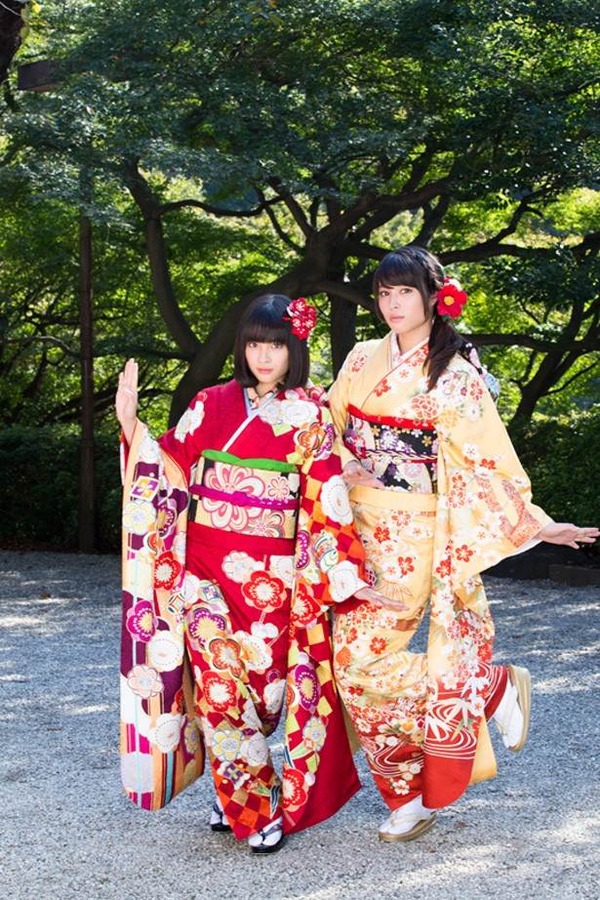 広瀬アリス＆広瀬すず姉妹の振り袖画像「晴れ着姿のすずを見たら、七五三のことを思い出しました」