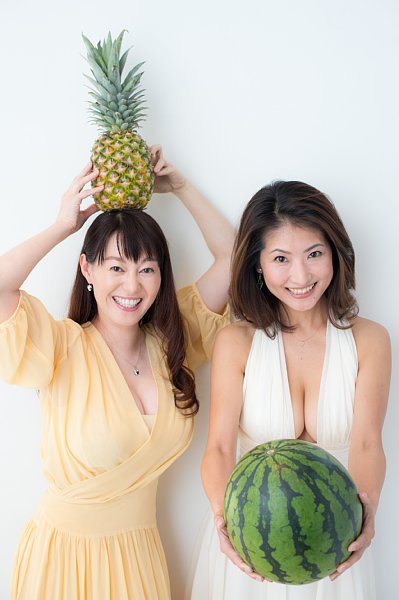 「NHKなのにエロい」スイカップ古瀬絵理アナとパイナップル乳竹中知華アナの巨乳の胸元見え画像