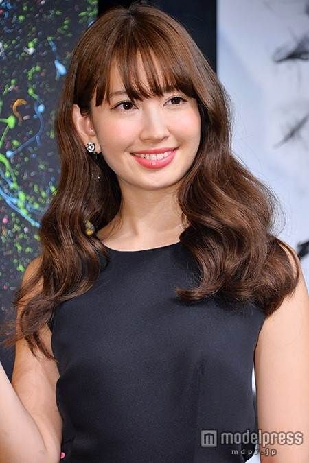 AKB48小嶋陽菜の網タイツにＴバックでエロいマシュマロヒップのSEXYモンキー年賀状画像