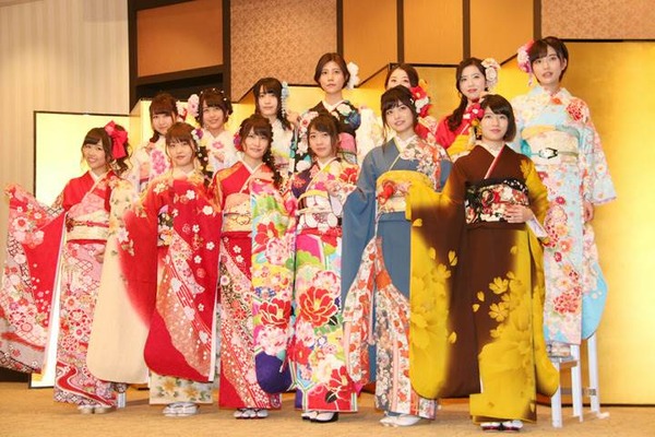 AKB48の32人が成人式の入山杏奈のビキニ水着画像、「パッと有名になるタイミングがあれば」