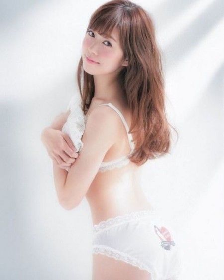 NMB48渡辺美優紀のプリント入り白パンティーにブラジャー下着画像